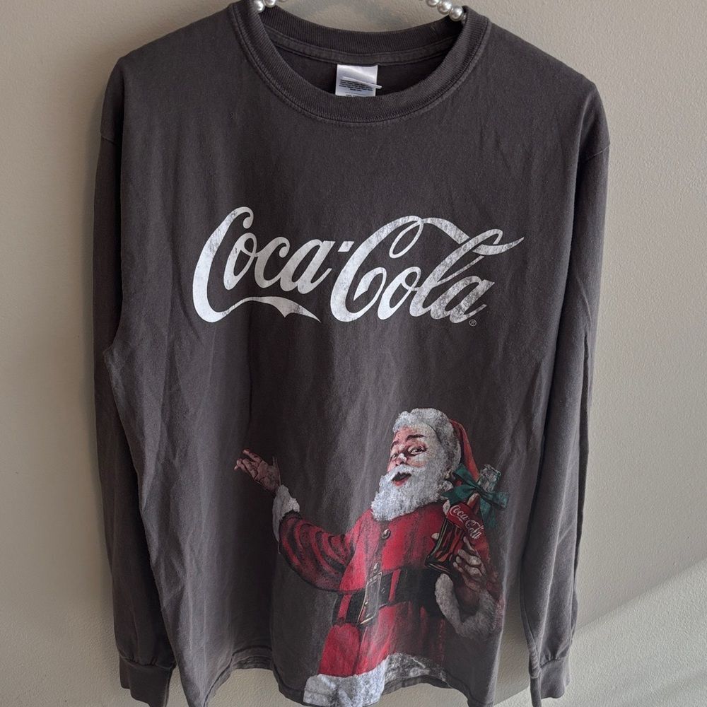 Coca-Cola Festive Santa Graphic Tee size medium